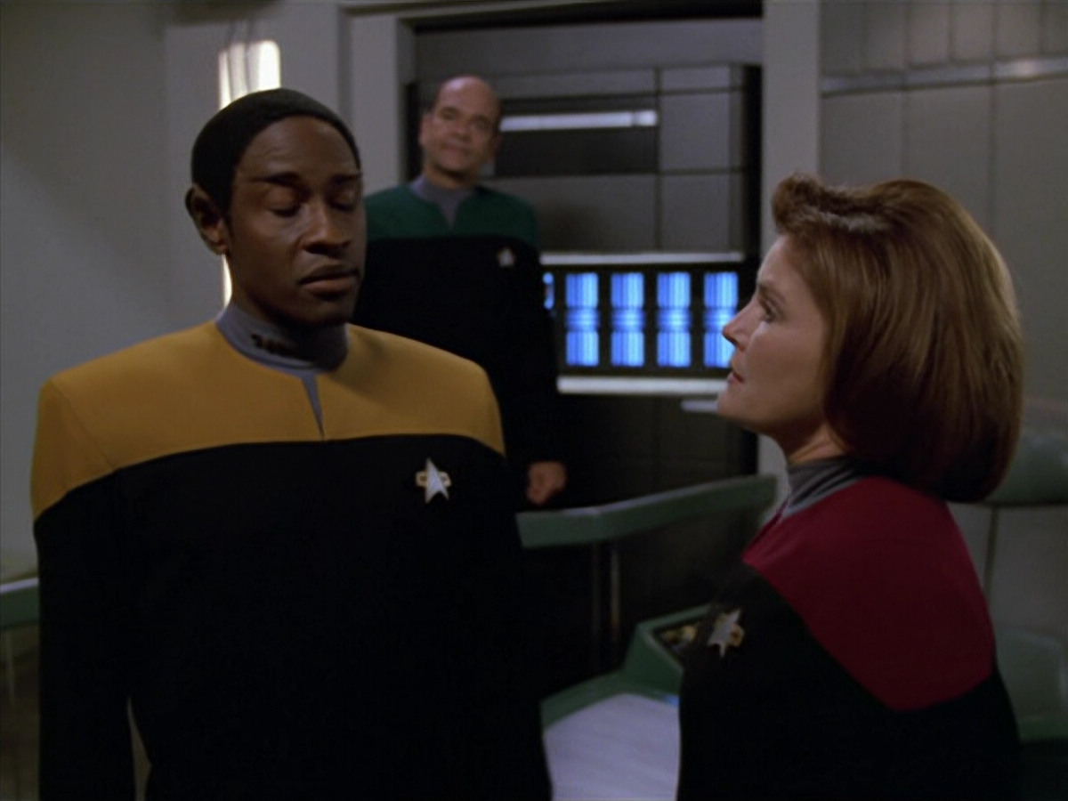 extant_StarTrek_VOY_5x07-InfiniteRegress_02660.jpg