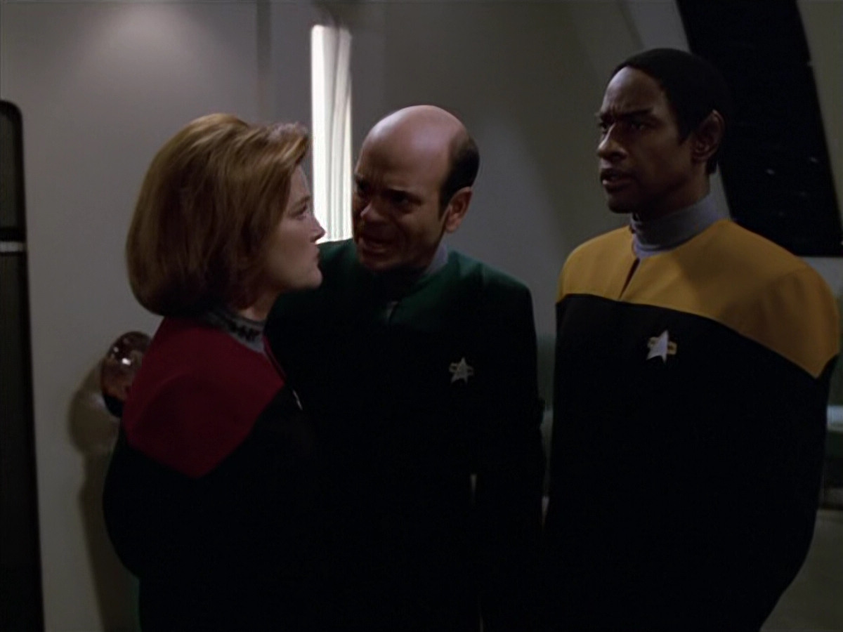 extant_StarTrek_VOY_5x07-InfiniteRegress_02675.jpg