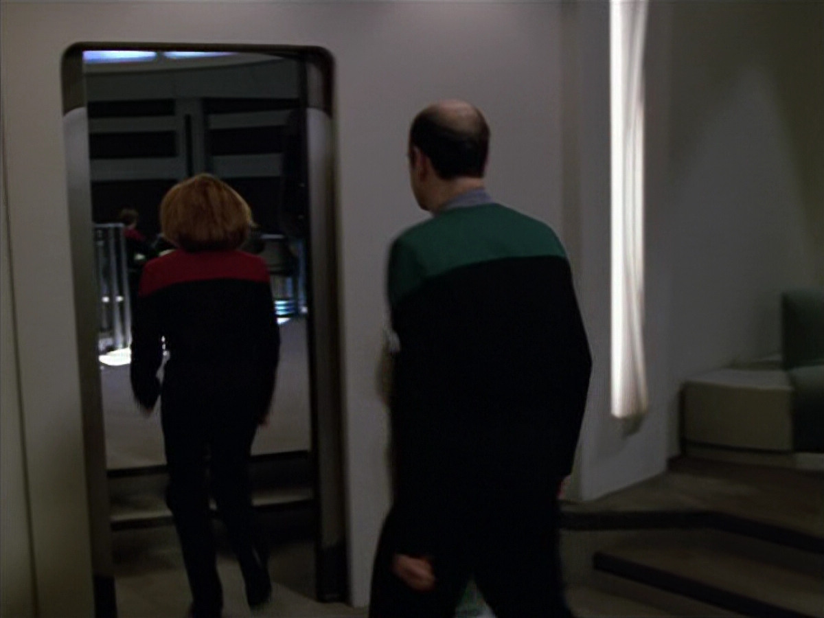 extant_StarTrek_VOY_5x07-InfiniteRegress_02697.jpg