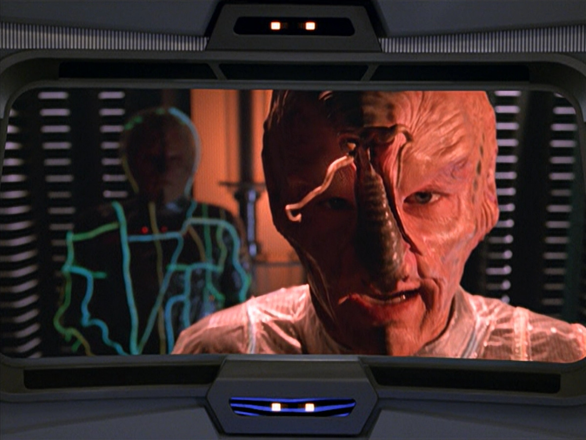 extant_StarTrek_VOY_5x07-InfiniteRegress_02739.jpg
