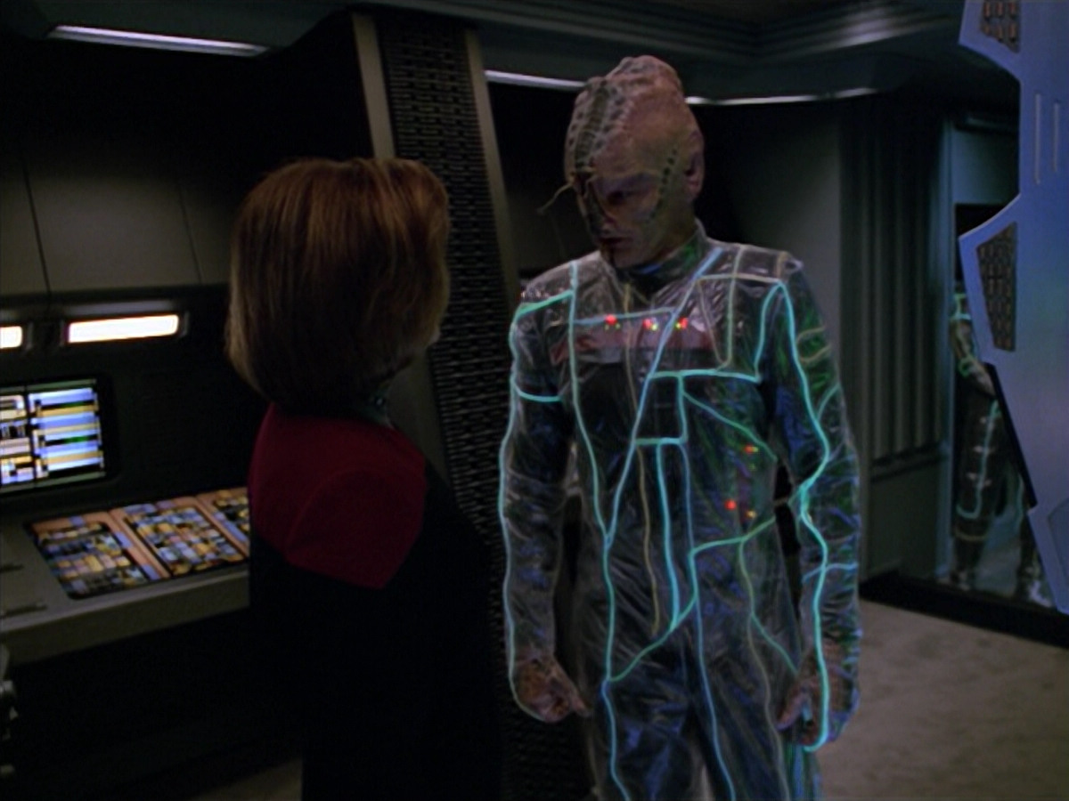 extant_StarTrek_VOY_5x07-InfiniteRegress_02748.jpg