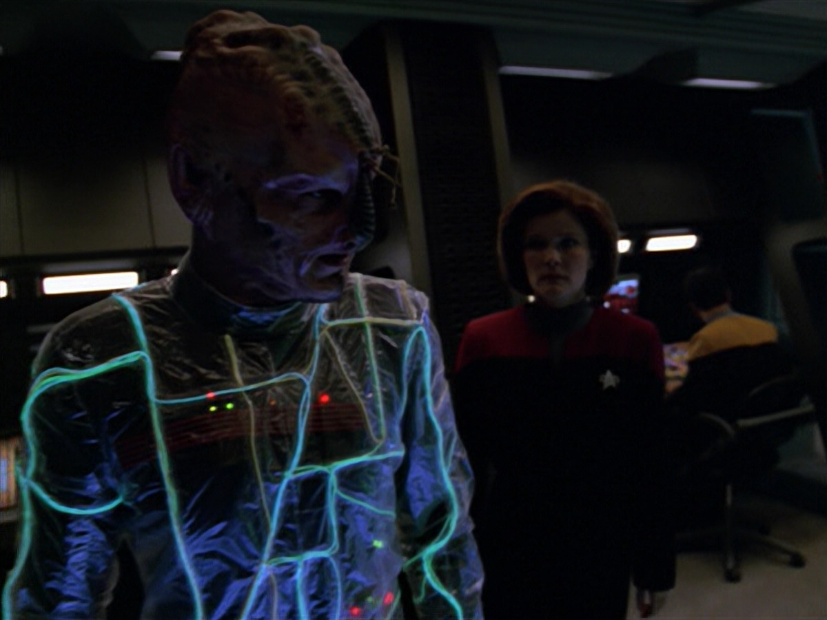 extant_StarTrek_VOY_5x07-InfiniteRegress_02768.jpg