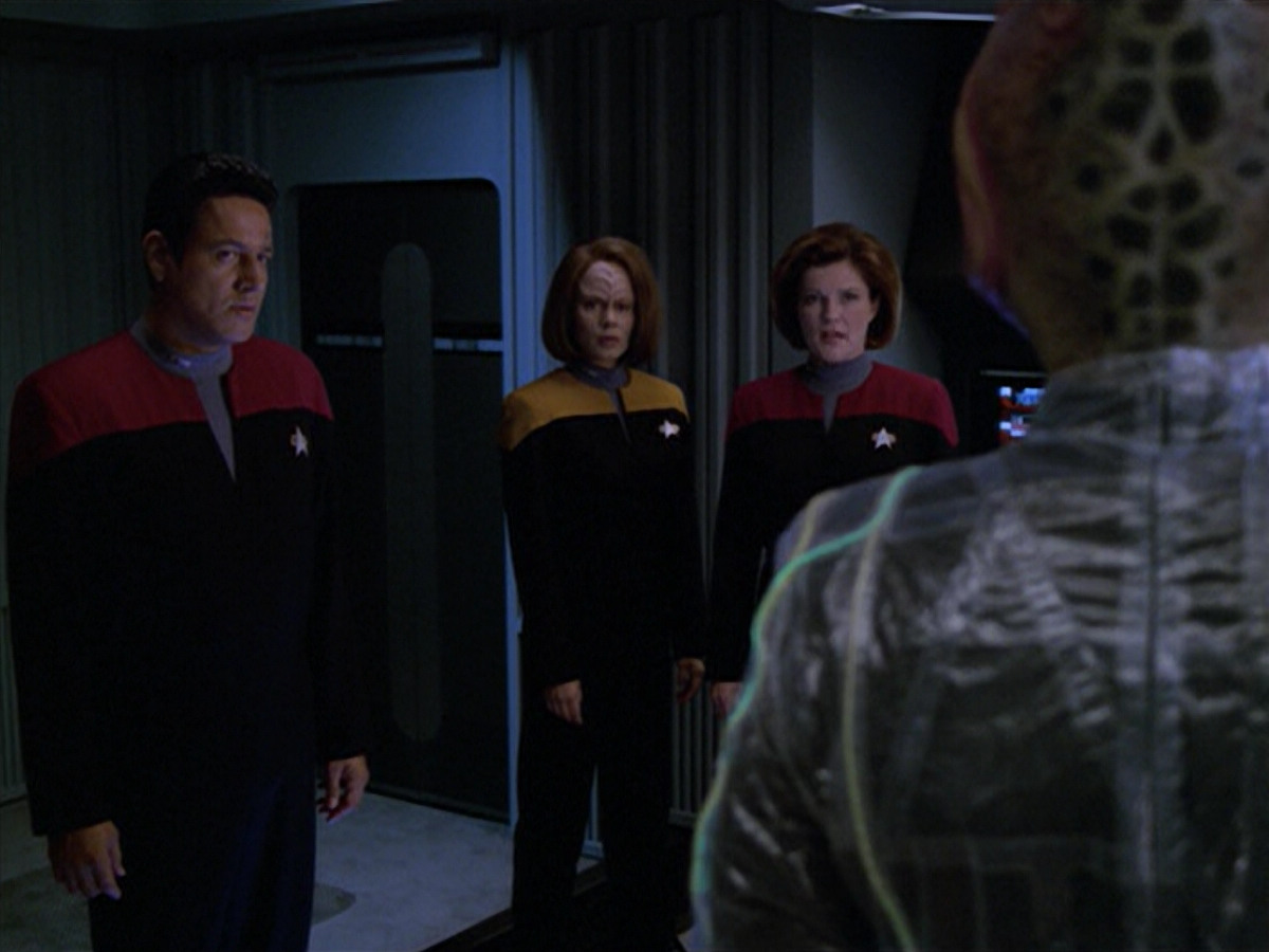 extant_StarTrek_VOY_5x07-InfiniteRegress_02782.jpg
