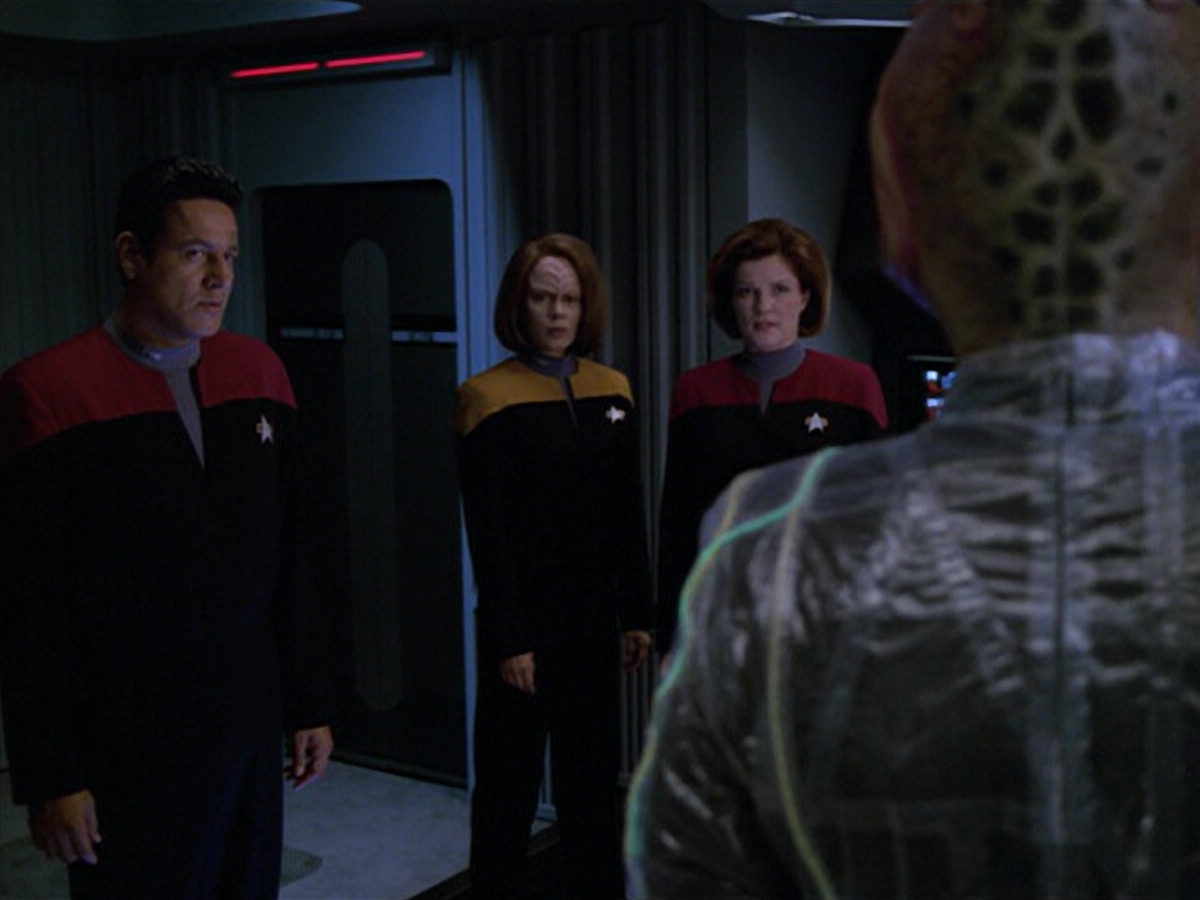 extant_StarTrek_VOY_5x07-InfiniteRegress_02785.jpg