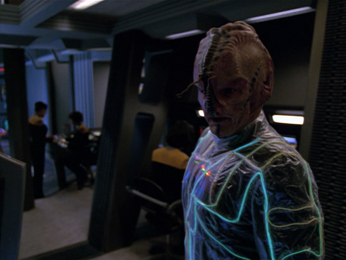extant_StarTrek_VOY_5x07-InfiniteRegress_02790.jpg