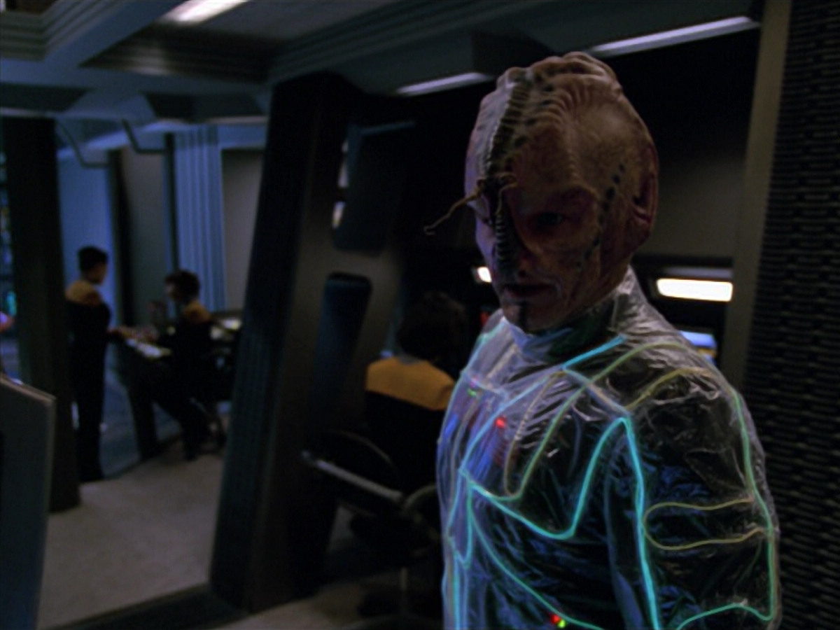 extant_StarTrek_VOY_5x07-InfiniteRegress_02791.jpg