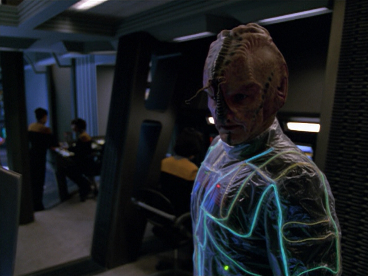 extant_StarTrek_VOY_5x07-InfiniteRegress_02792.jpg