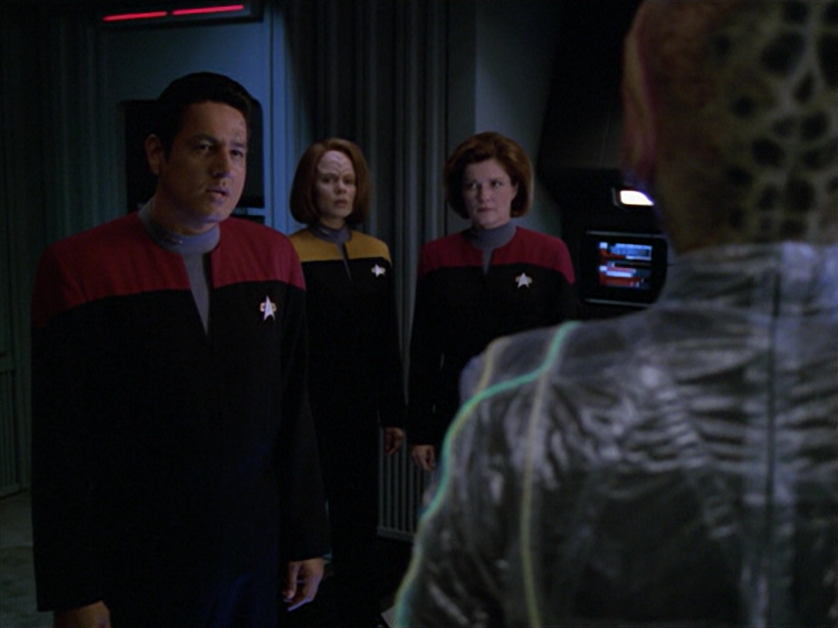 extant_StarTrek_VOY_5x07-InfiniteRegress_02798.jpg
