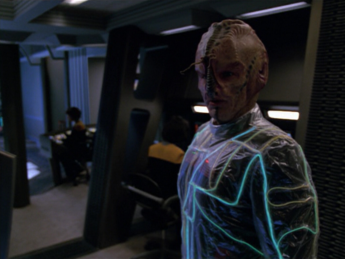 extant_StarTrek_VOY_5x07-InfiniteRegress_02807.jpg