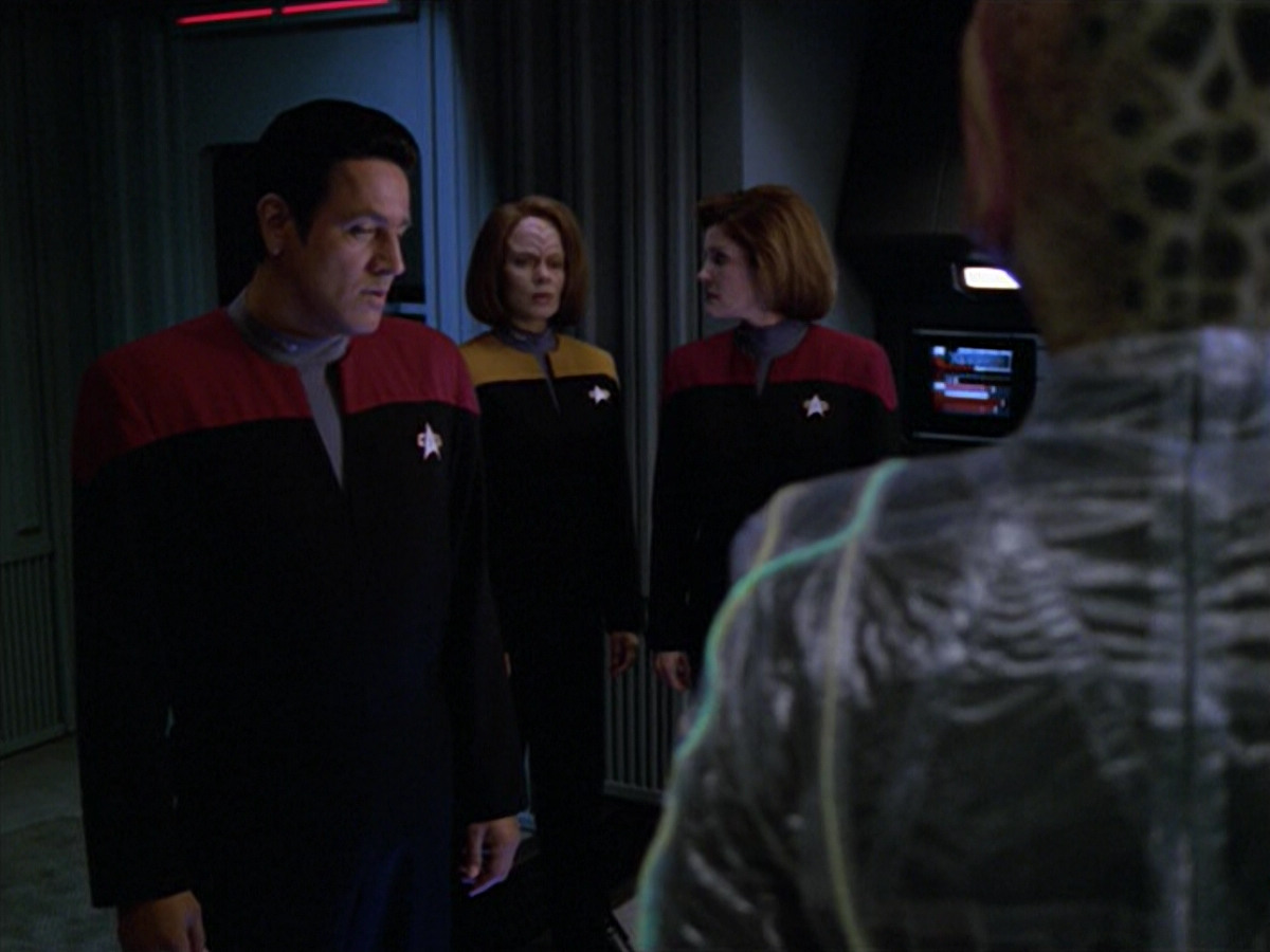 extant_StarTrek_VOY_5x07-InfiniteRegress_02815.jpg
