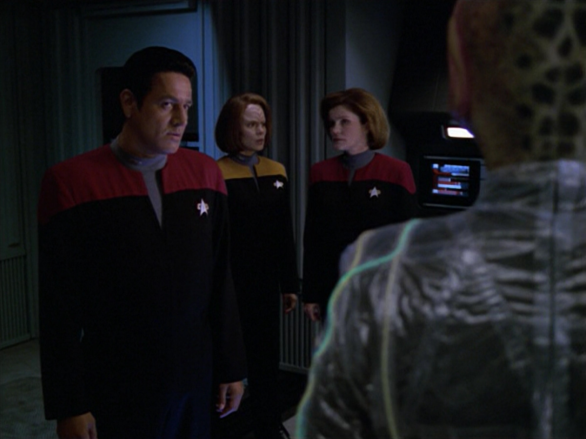 extant_StarTrek_VOY_5x07-InfiniteRegress_02817.jpg