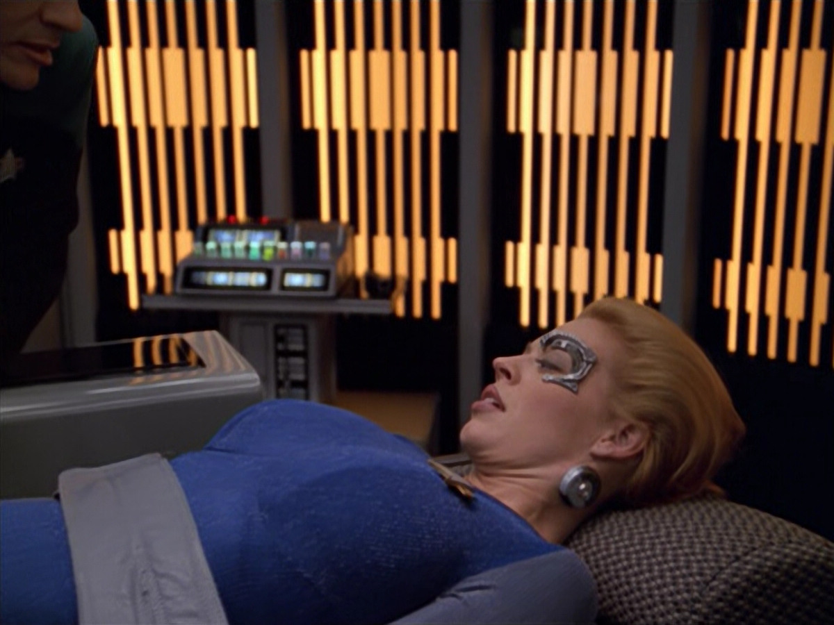 extant_StarTrek_VOY_5x07-InfiniteRegress_02913.jpg