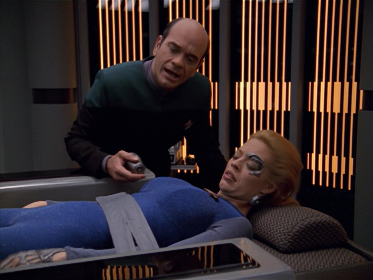 extant_StarTrek_VOY_5x07-InfiniteRegress_02917.jpg