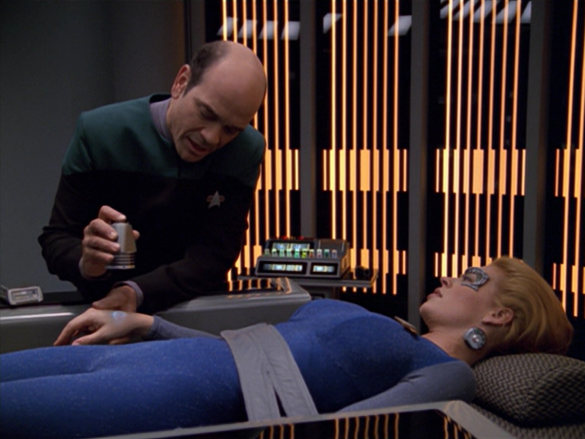 extant_StarTrek_VOY_5x07-InfiniteRegress_02936.jpg