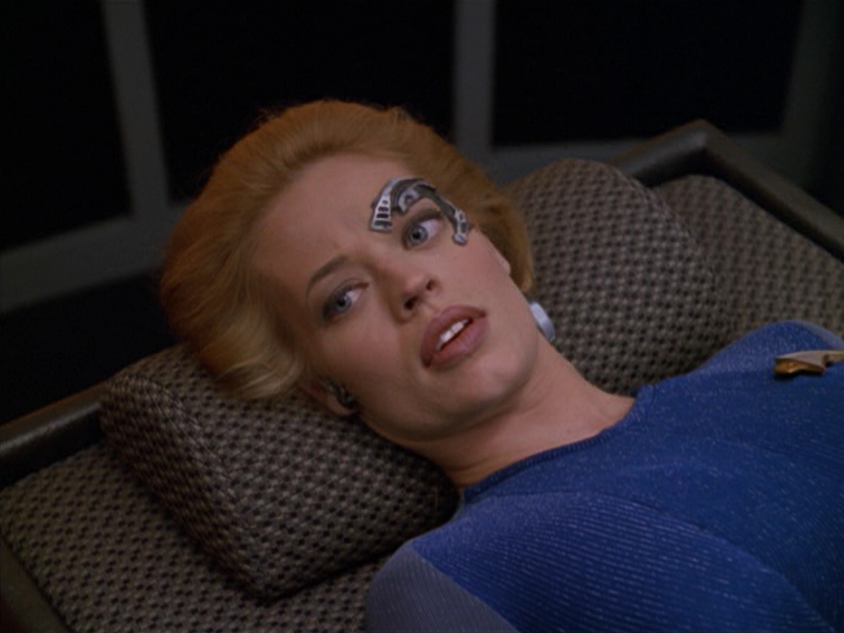 extant_StarTrek_VOY_5x07-InfiniteRegress_02939.jpg