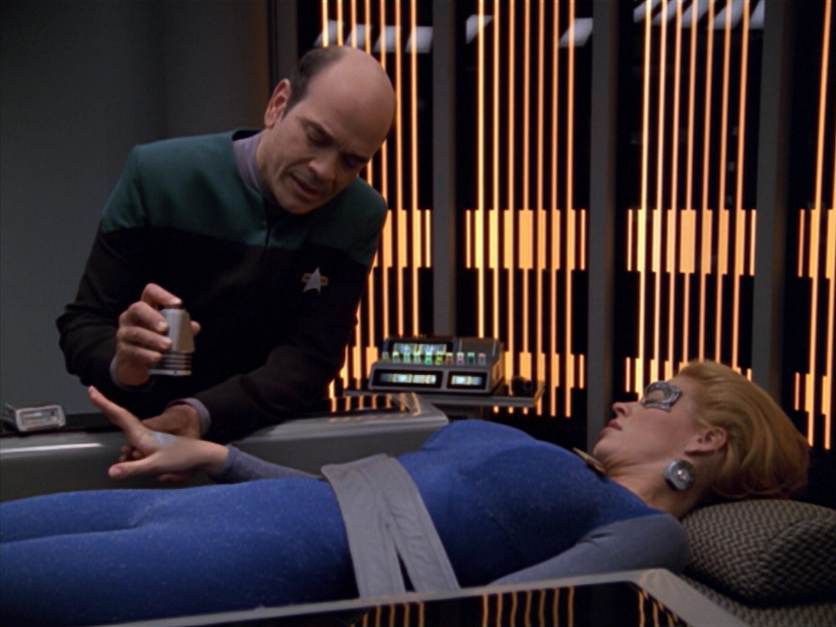 extant_StarTrek_VOY_5x07-InfiniteRegress_02945.jpg