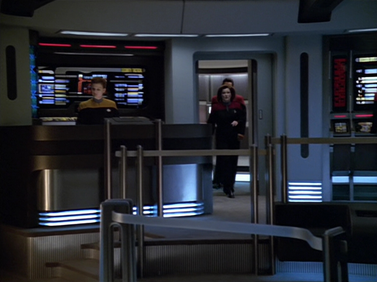 extant_StarTrek_VOY_5x07-InfiniteRegress_03120.jpg