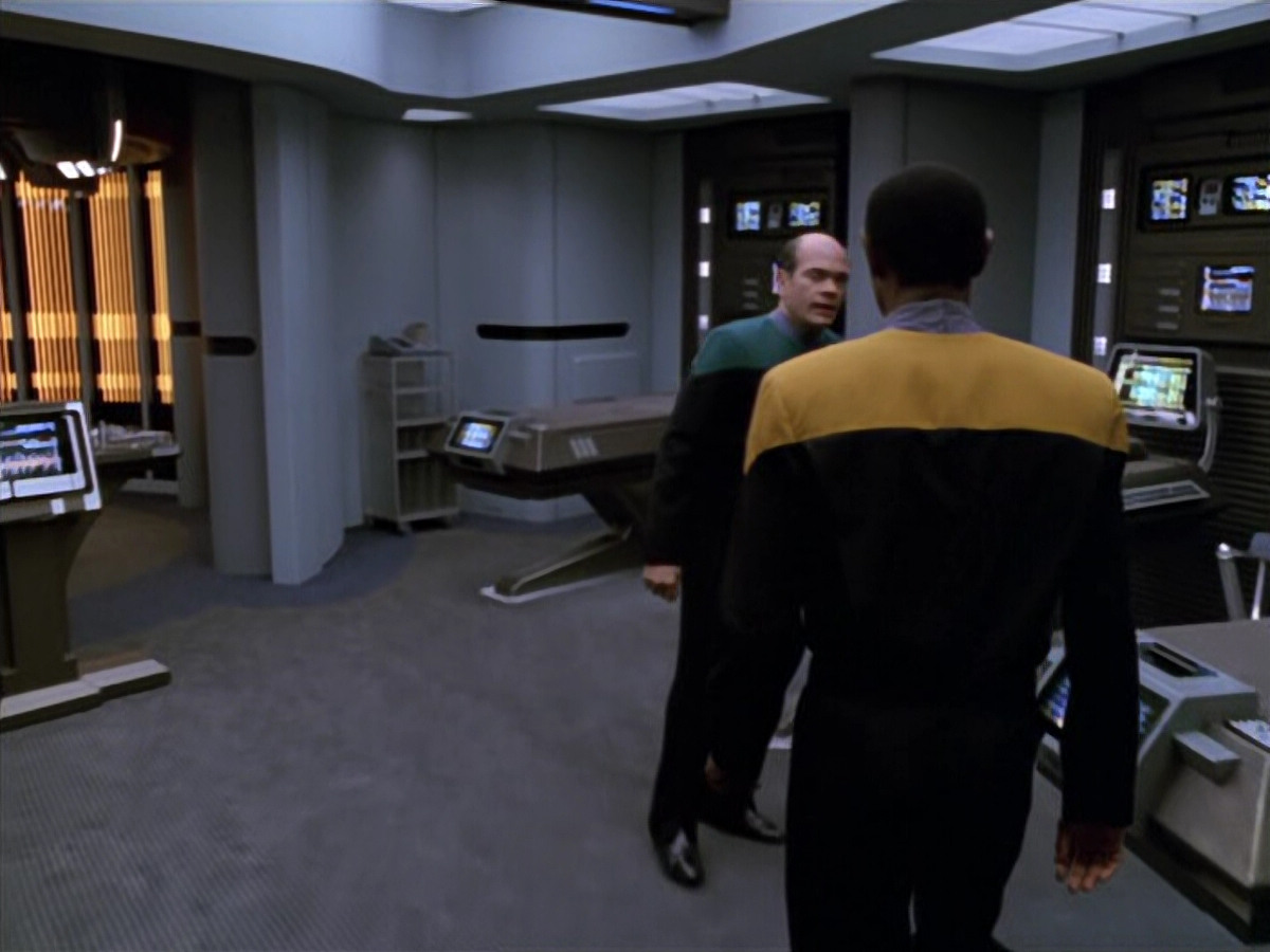 extant_StarTrek_VOY_5x07-InfiniteRegress_03136.jpg