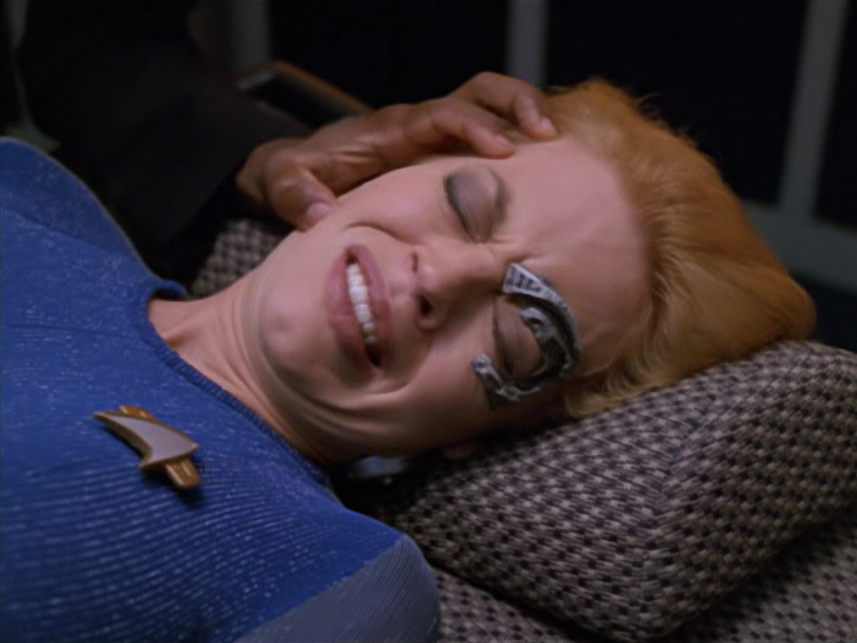 extant_StarTrek_VOY_5x07-InfiniteRegress_03384.jpg