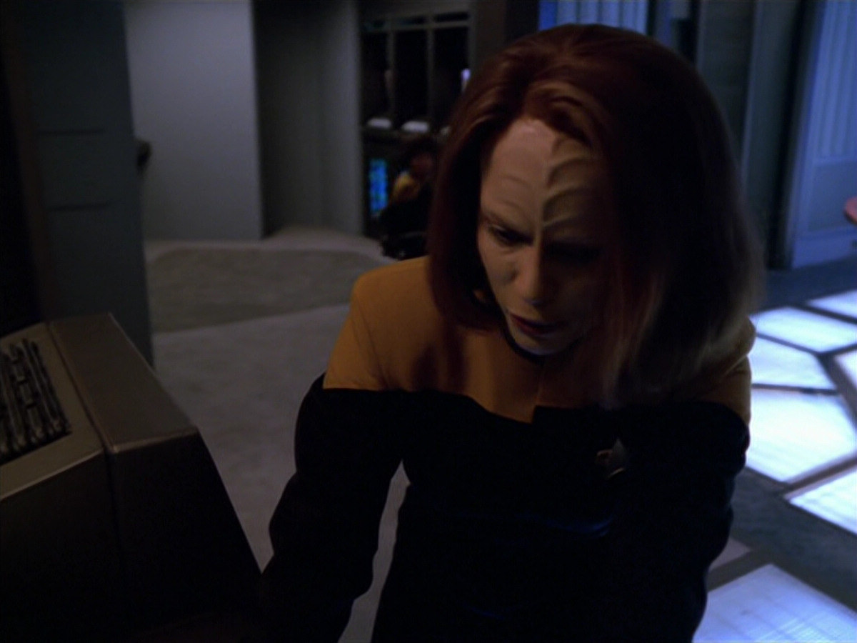 extant_StarTrek_VOY_5x07-InfiniteRegress_03396.jpg