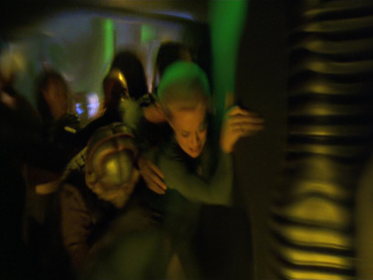 extant_StarTrek_VOY_5x07-InfiniteRegress_03546.jpg