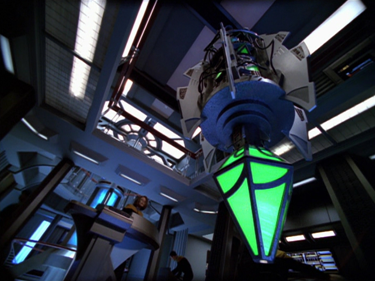 extant_StarTrek_VOY_5x07-InfiniteRegress_03563.jpg