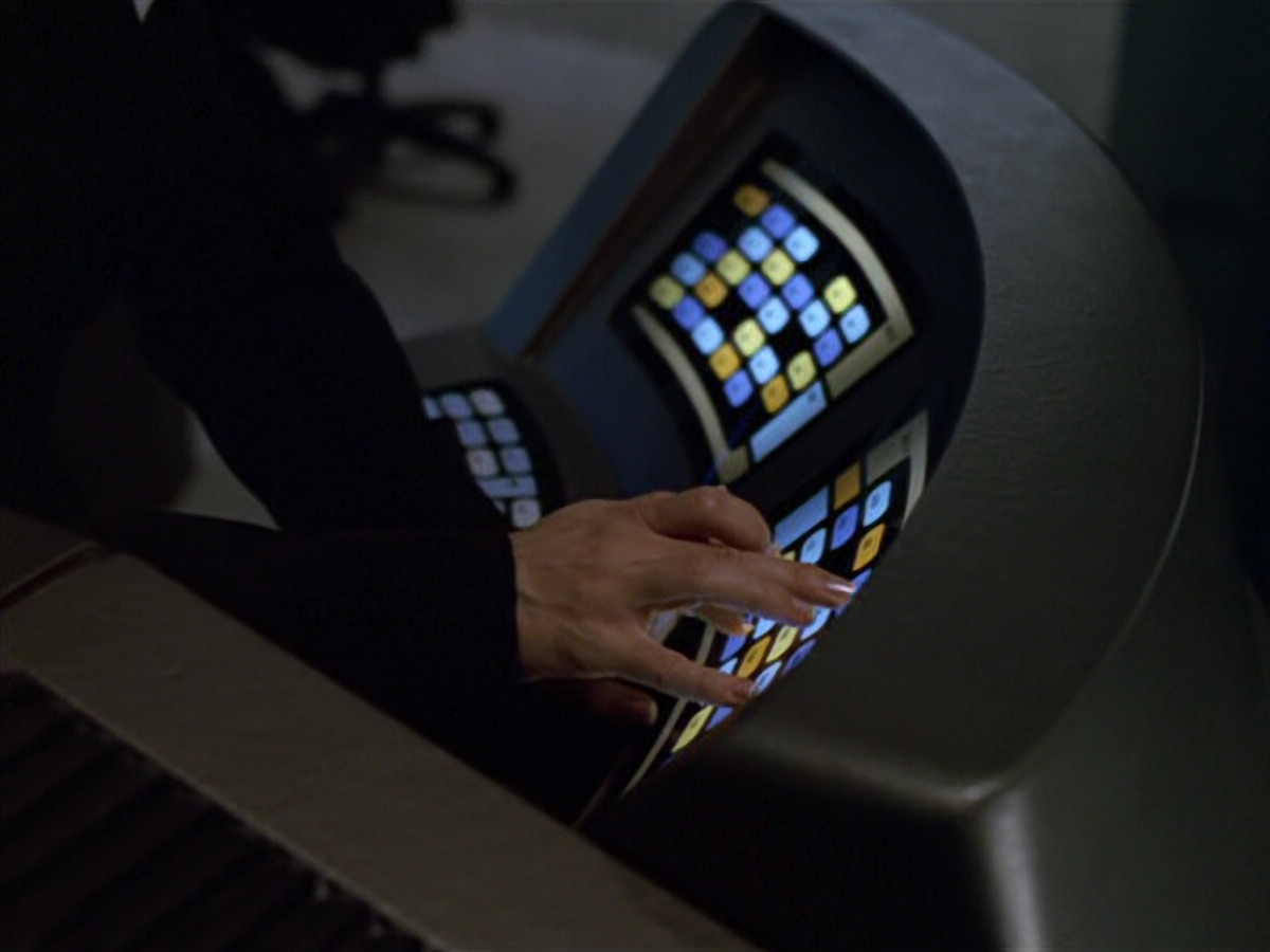 extant_StarTrek_VOY_5x07-InfiniteRegress_03566.jpg
