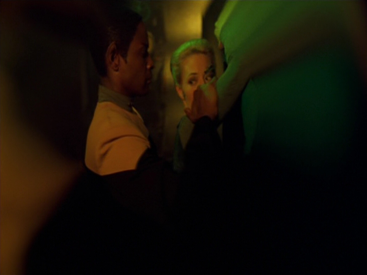 extant_StarTrek_VOY_5x07-InfiniteRegress_03611.jpg