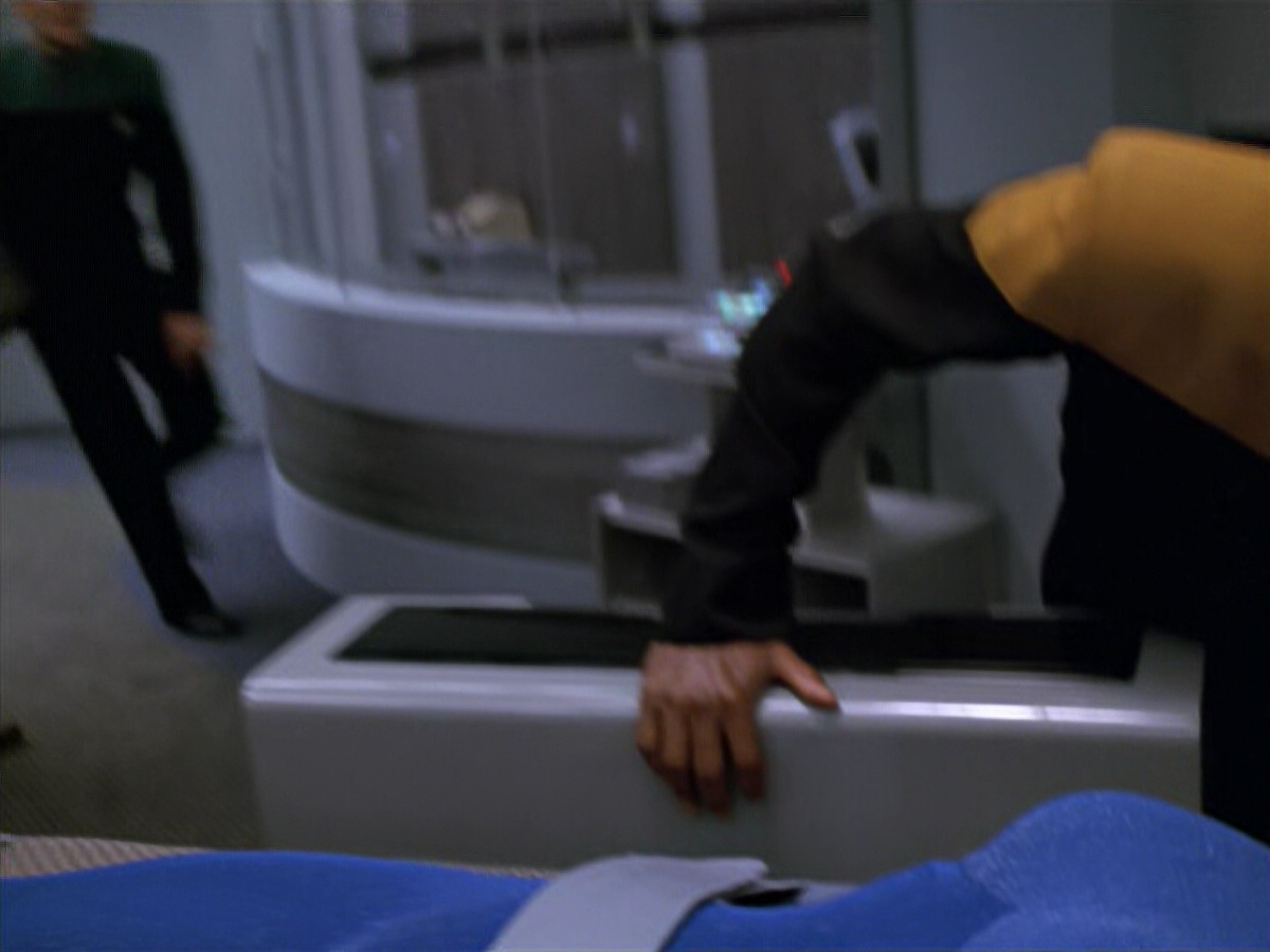 extant_StarTrek_VOY_5x07-InfiniteRegress_03624.jpg
