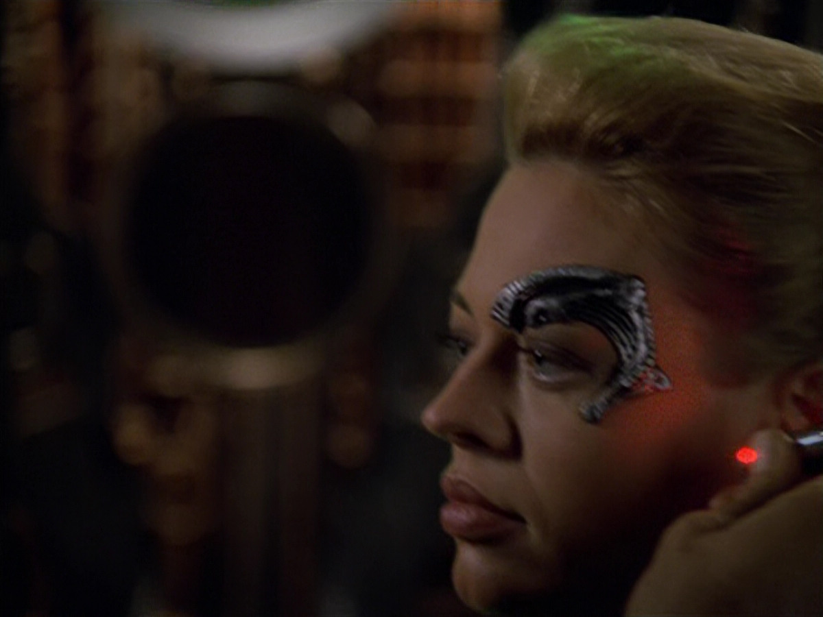 extant_StarTrek_VOY_5x07-InfiniteRegress_03685.jpg