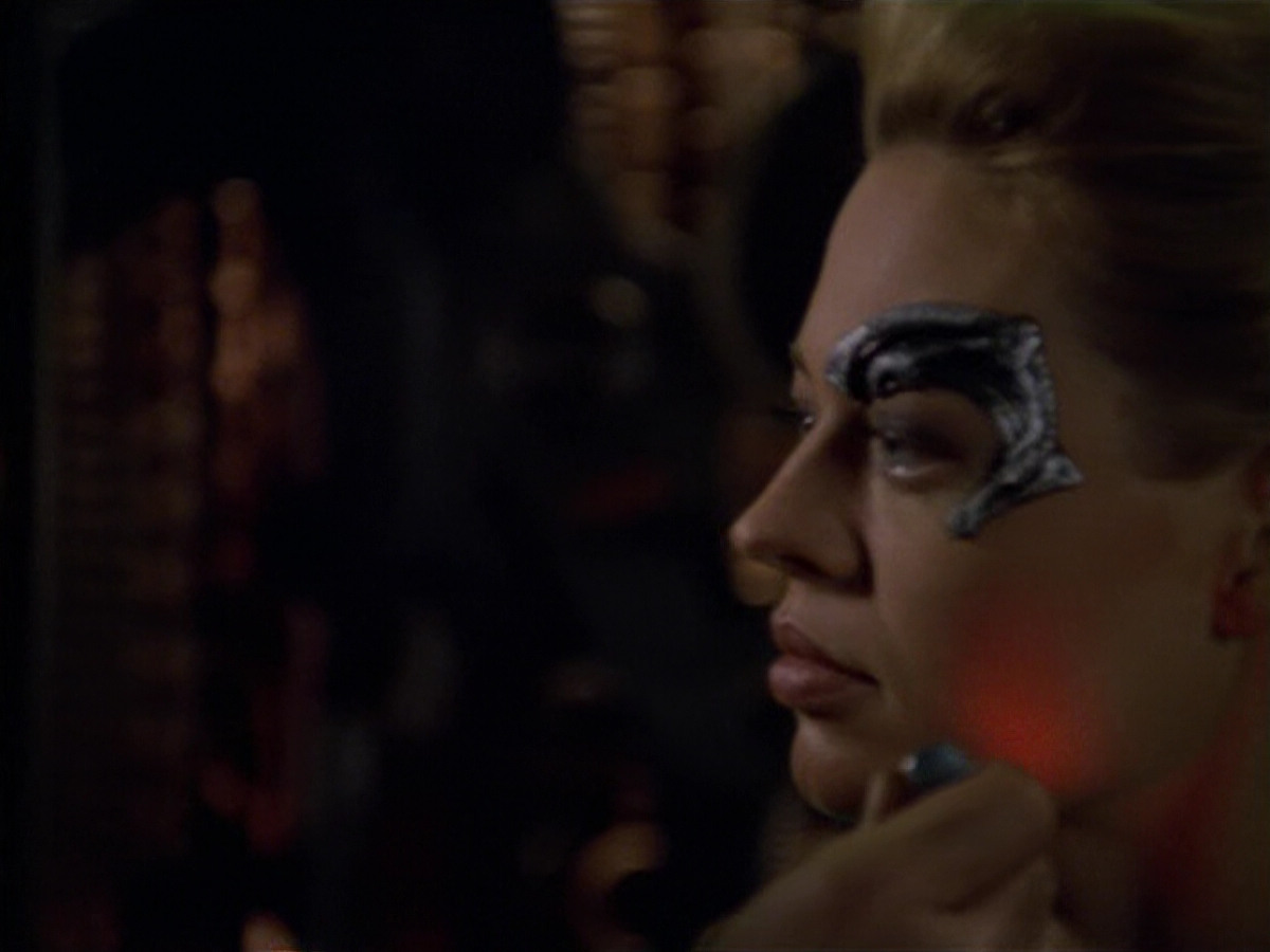 extant_StarTrek_VOY_5x07-InfiniteRegress_03687.jpg