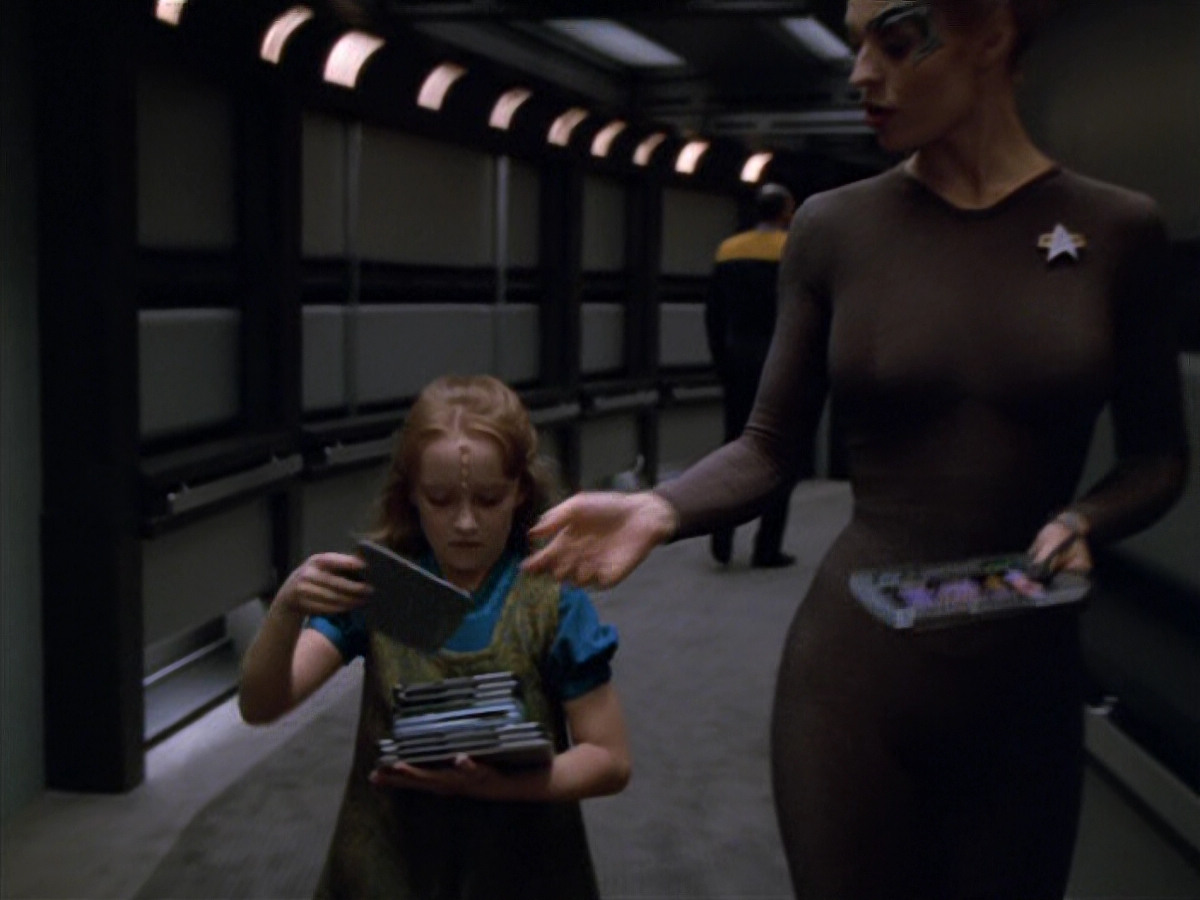 extant_StarTrek_VOY_5x07-InfiniteRegress_03757.jpg