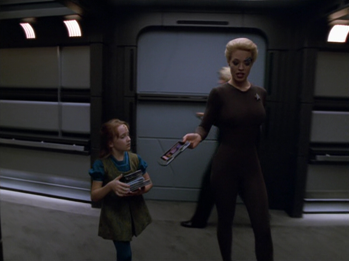 extant_StarTrek_VOY_5x07-InfiniteRegress_03763.jpg