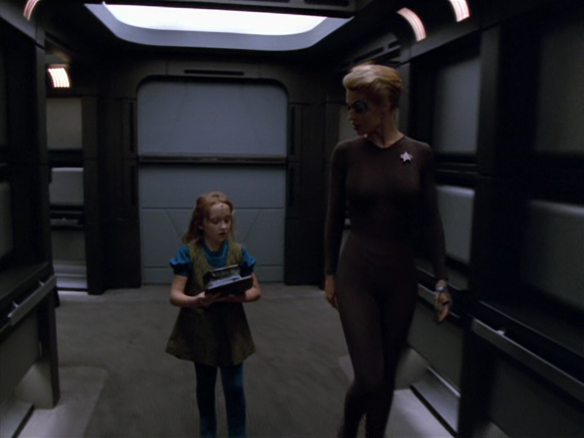 extant_StarTrek_VOY_5x07-InfiniteRegress_03765.jpg