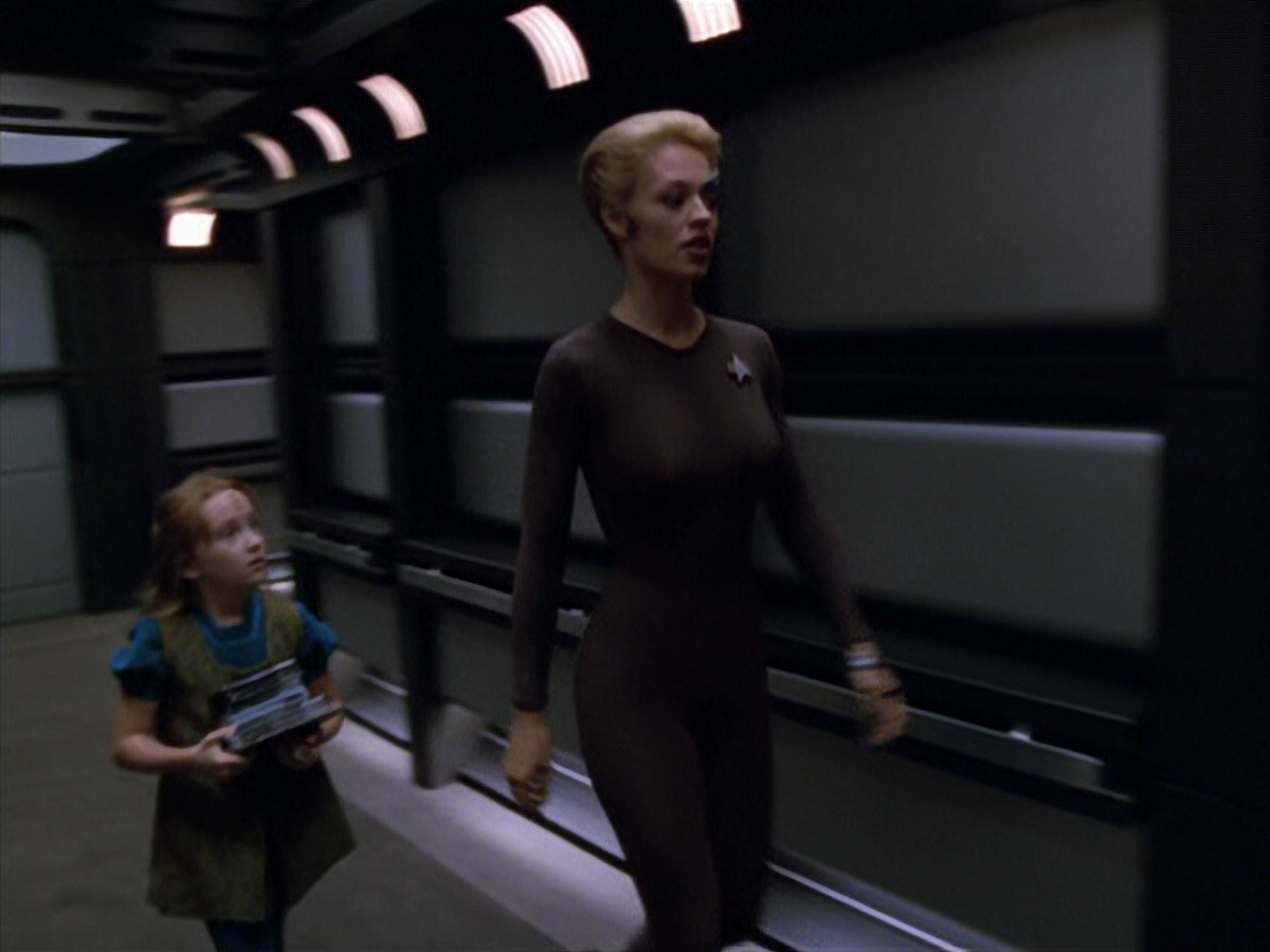 extant_StarTrek_VOY_5x07-InfiniteRegress_03767.jpg
