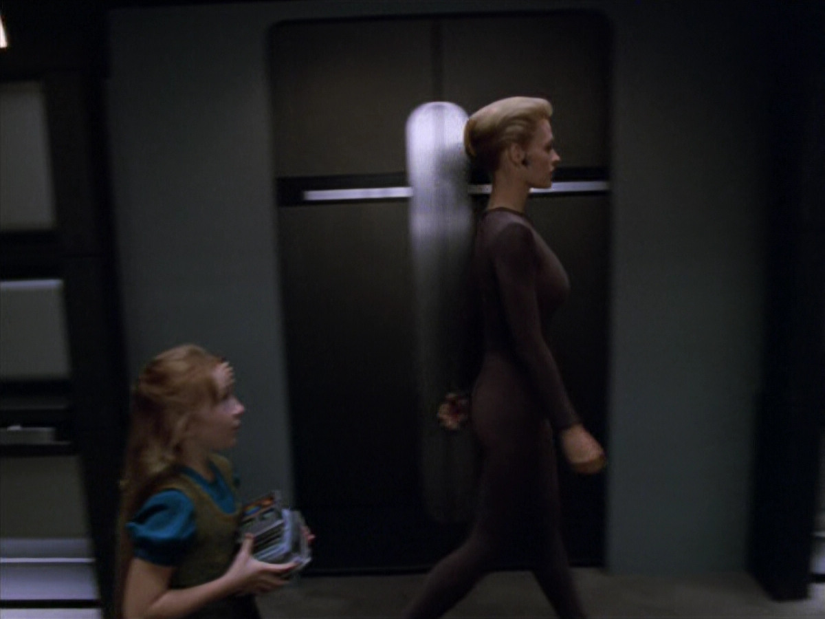 extant_StarTrek_VOY_5x07-InfiniteRegress_03769.jpg