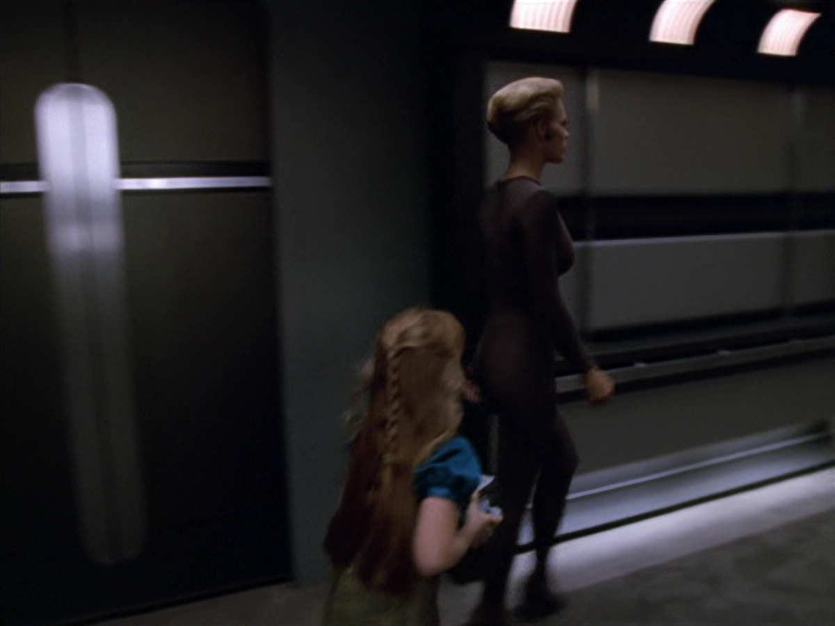 extant_StarTrek_VOY_5x07-InfiniteRegress_03770.jpg