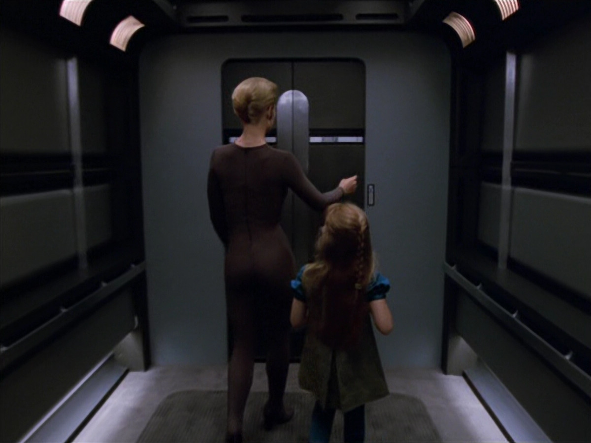 extant_StarTrek_VOY_5x07-InfiniteRegress_03774.jpg