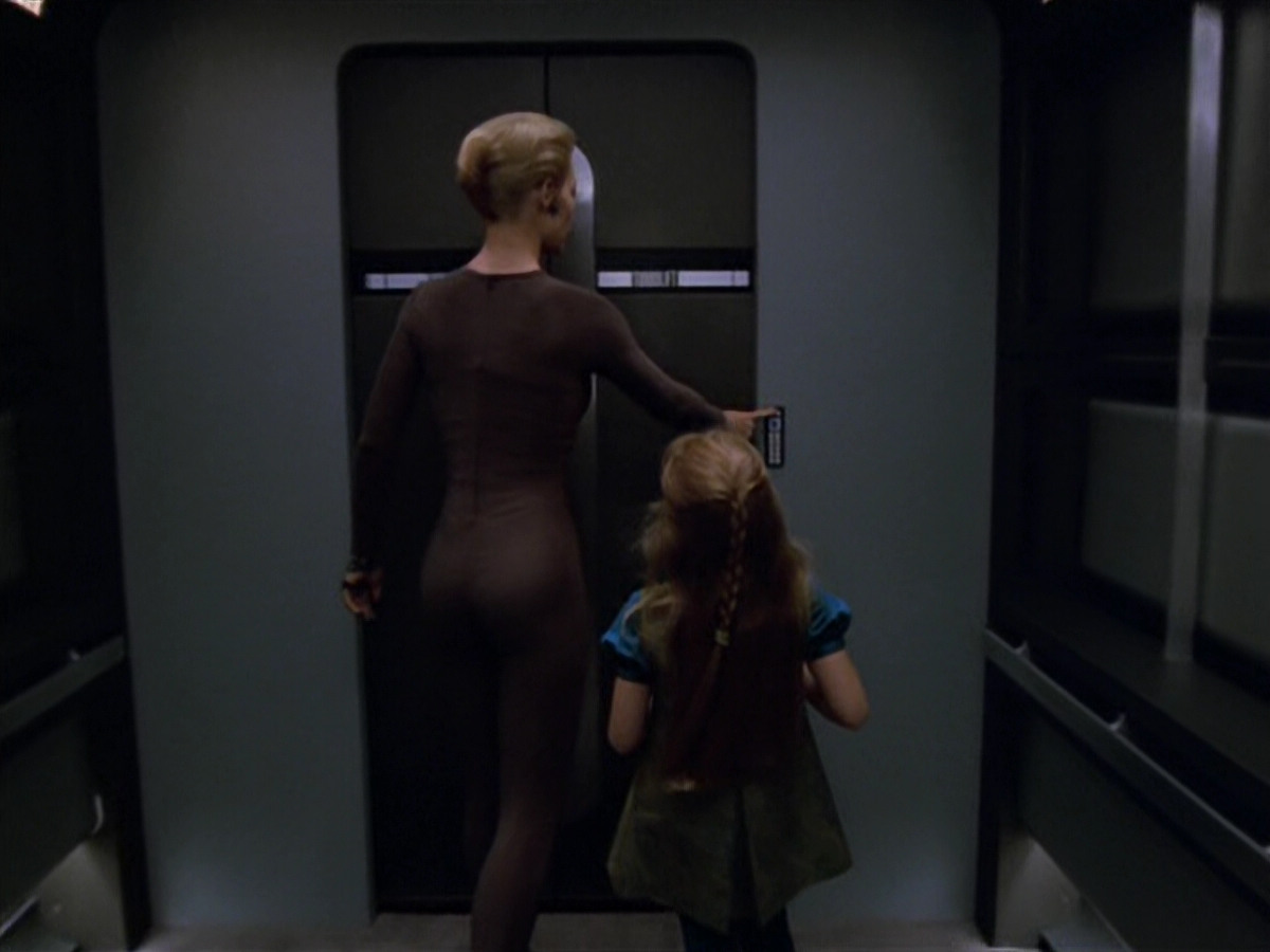 extant_StarTrek_VOY_5x07-InfiniteRegress_03775.jpg