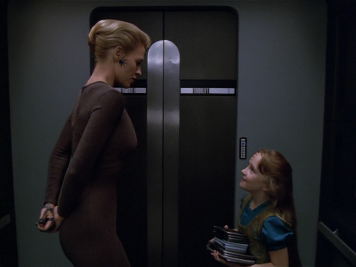 extant_StarTrek_VOY_5x07-InfiniteRegress_03777.jpg