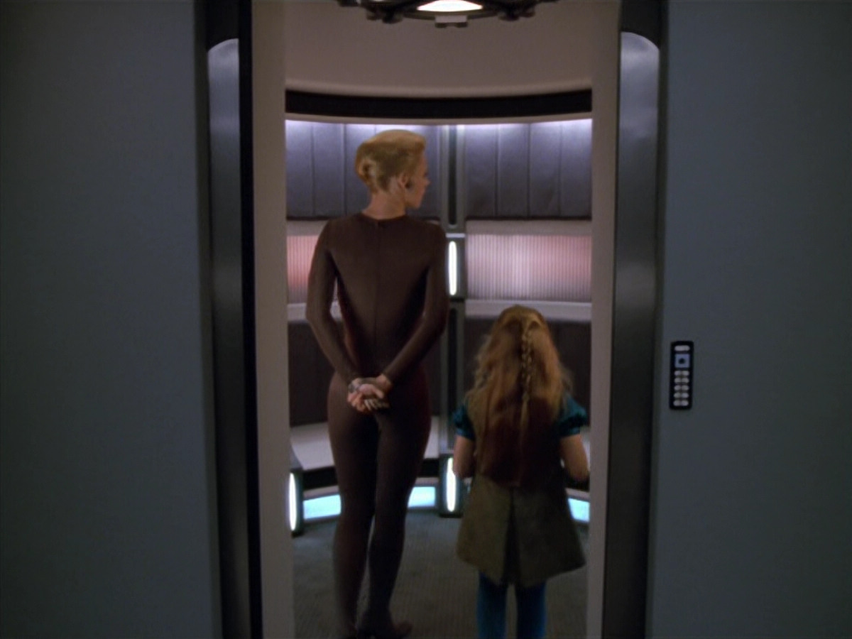 extant_StarTrek_VOY_5x07-InfiniteRegress_03795.jpg