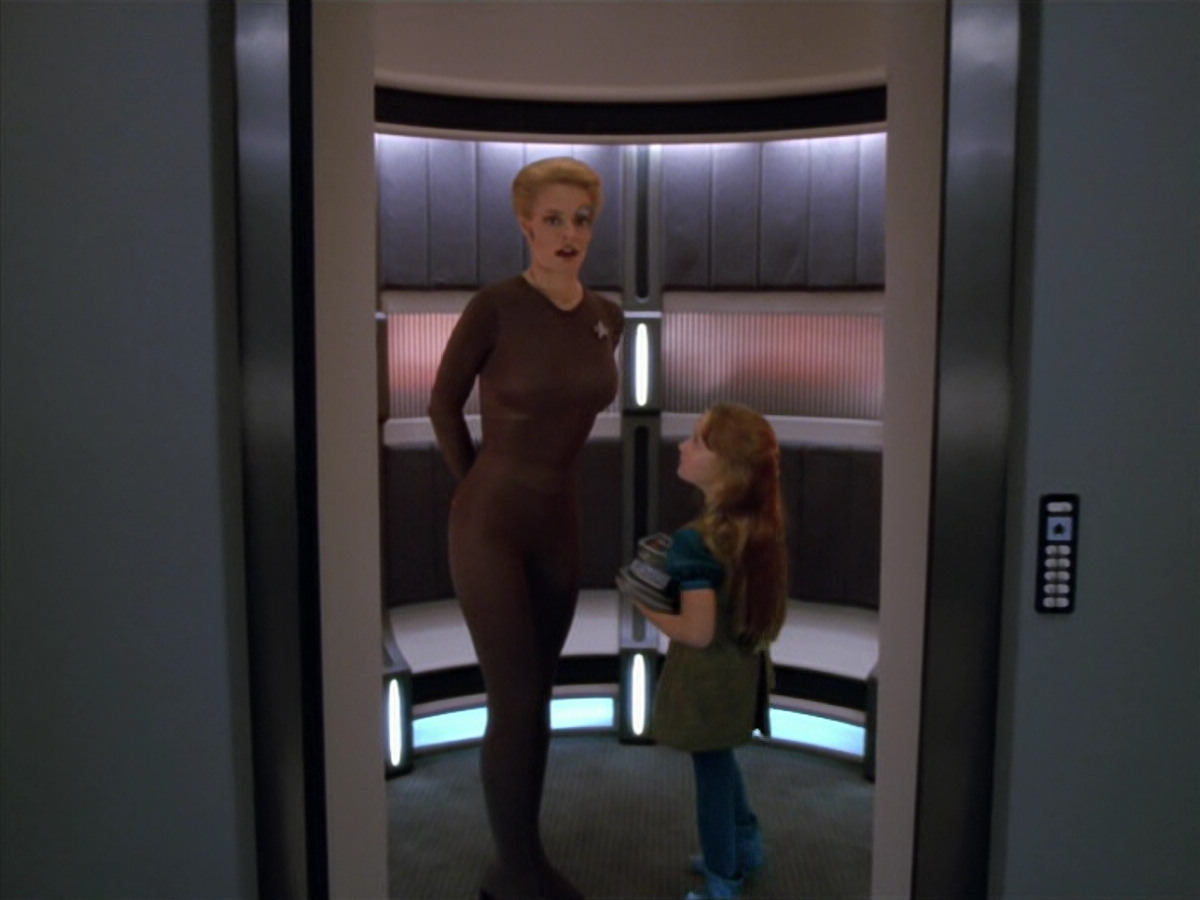 extant_StarTrek_VOY_5x07-InfiniteRegress_03796.jpg