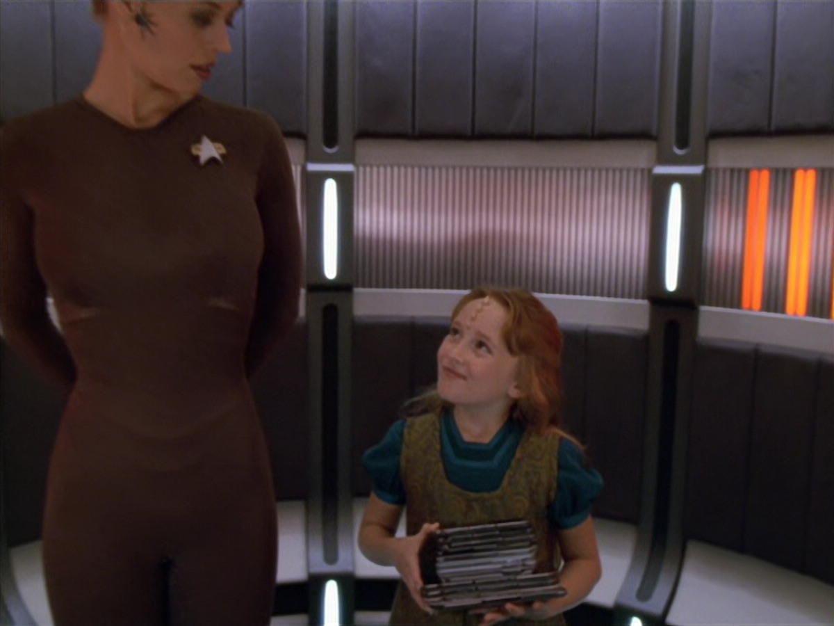 extant_StarTrek_VOY_5x07-InfiniteRegress_03801.jpg