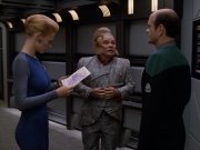 extant_StarTrek_VOY_5x07-InfiniteRegress_01389.jpg