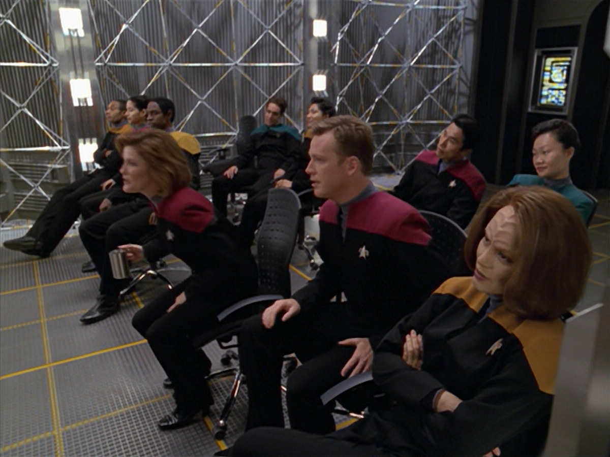 extant_StarTrek_VOY_5x08-NothingHuman_00054.jpg