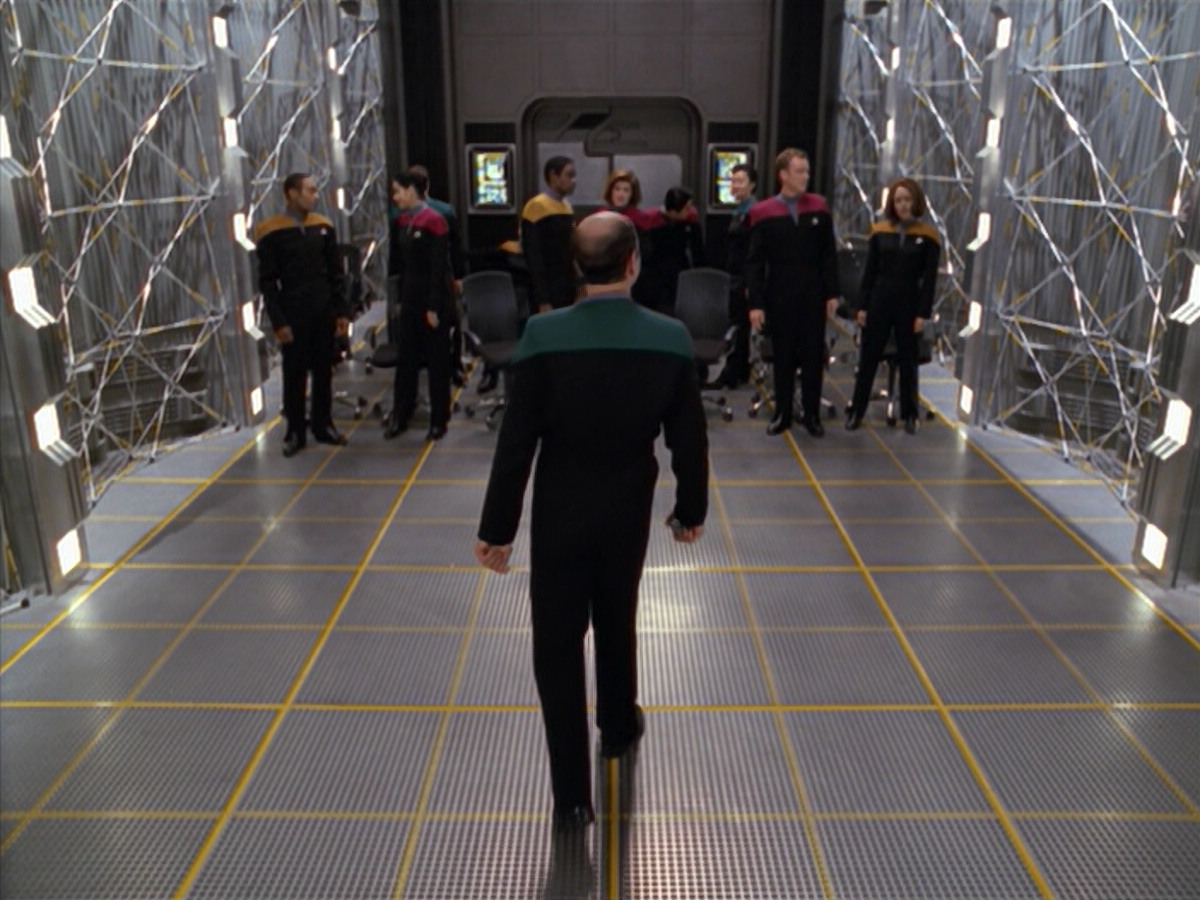 extant_StarTrek_VOY_5x08-NothingHuman_00063.jpg
