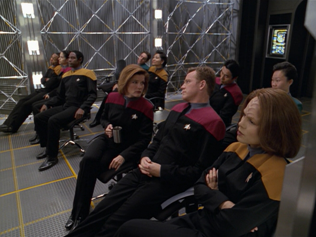 extant_StarTrek_VOY_5x08-NothingHuman_00085.jpg