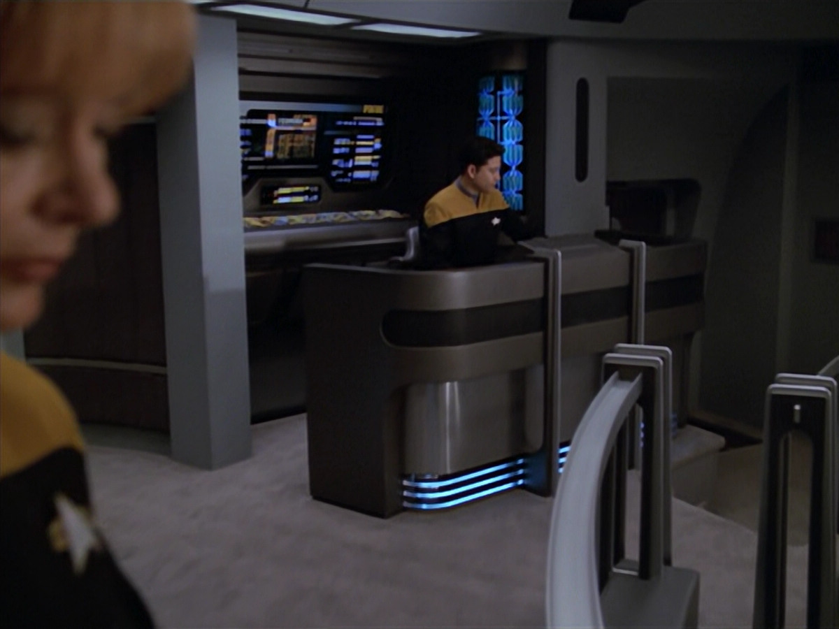 extant_StarTrek_VOY_5x08-NothingHuman_00098.jpg