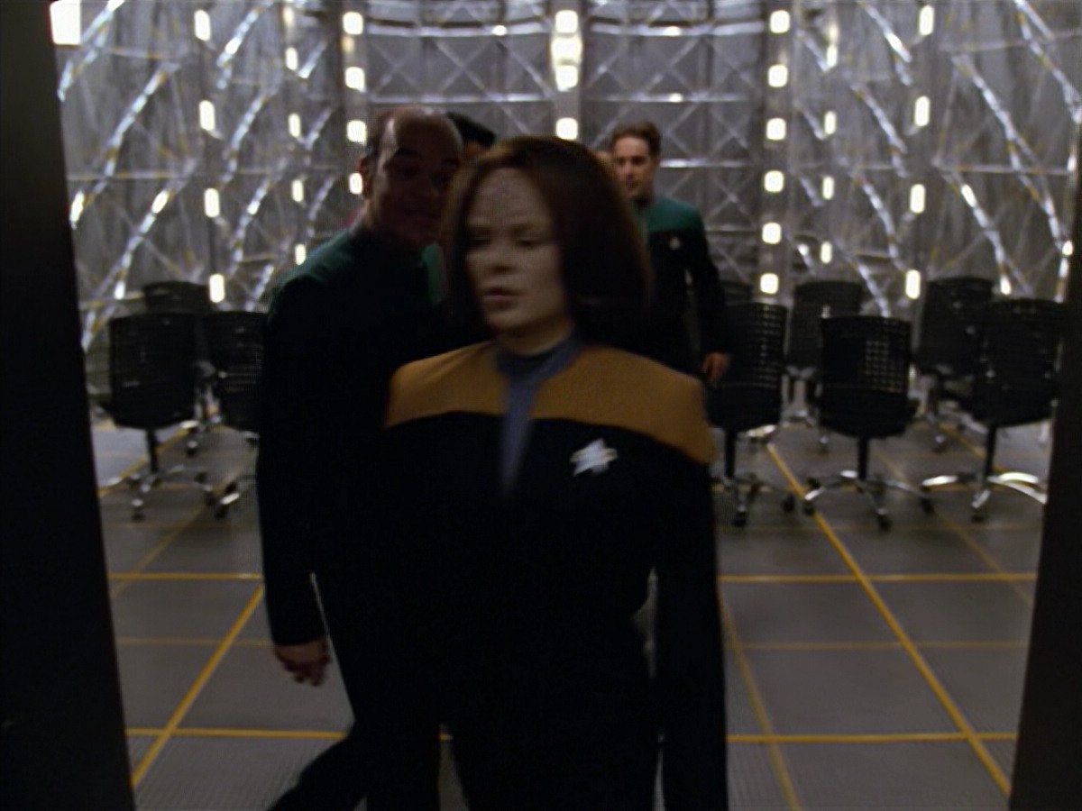 extant_StarTrek_VOY_5x08-NothingHuman_00147.jpg