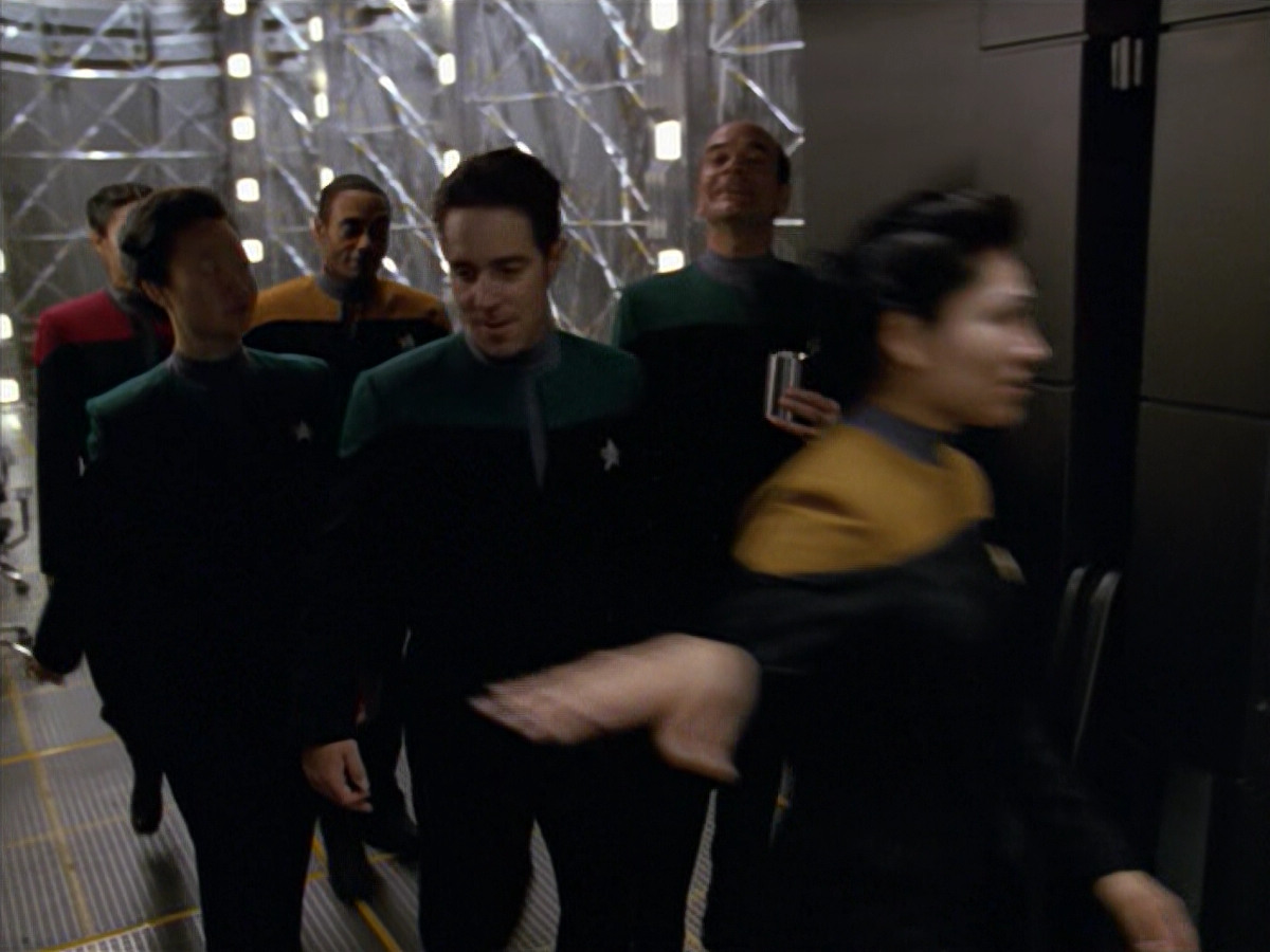 extant_StarTrek_VOY_5x08-NothingHuman_00150.jpg